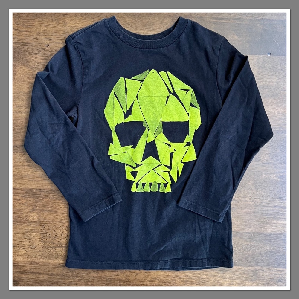 THE CHILDREN'S PLACE Black Skull Glow in the Dark Long Sleeve Shirt